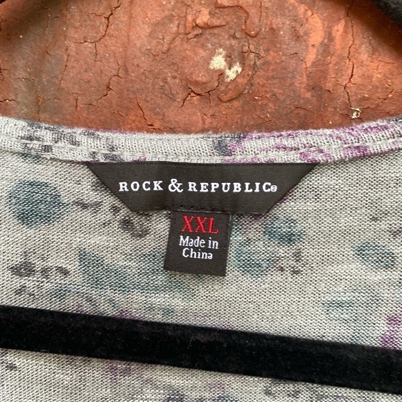 Rock & Republic 2X Gray Floral Vneck Faux Wrap Long Sleeve Top - Picture 5 of 9